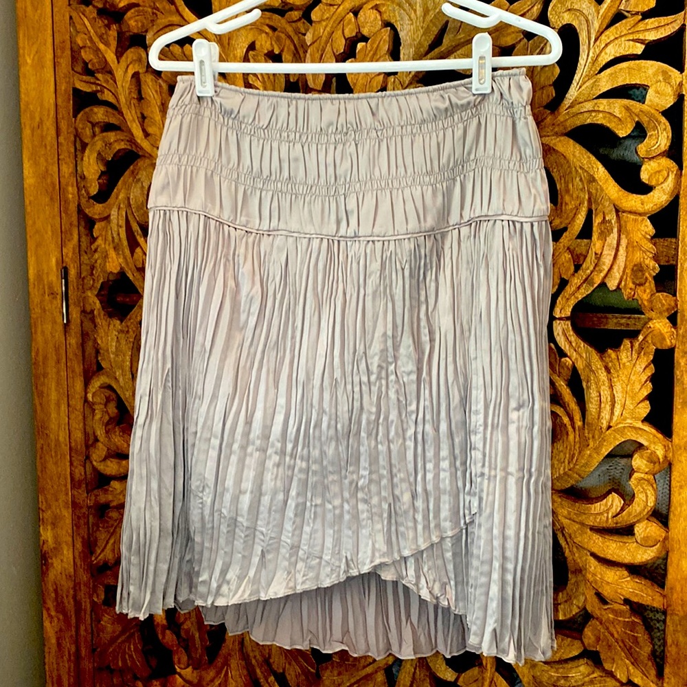 SUNDANCE Beautiful Silver Pleated Drop Skirt